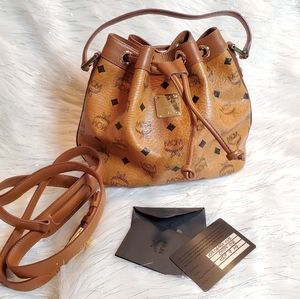 MCM Bucket drawstring Visetos Cognac.